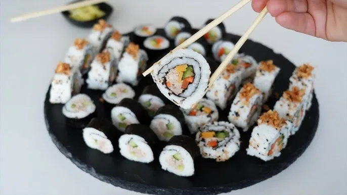 Ton balıklı sushi